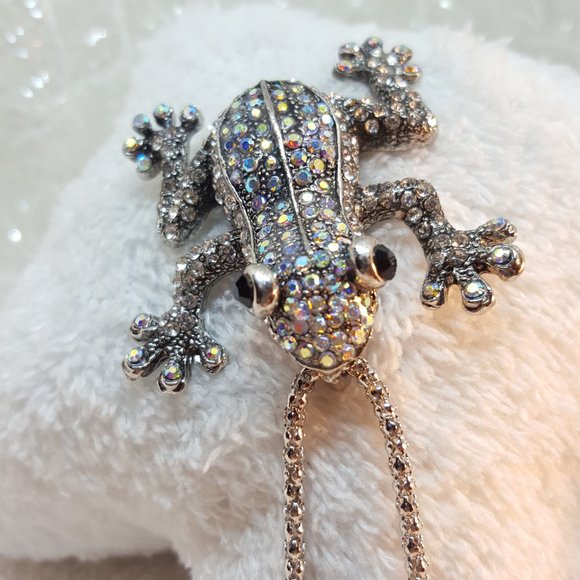 Jewelry - TREE FROG Silver Pendant with chain